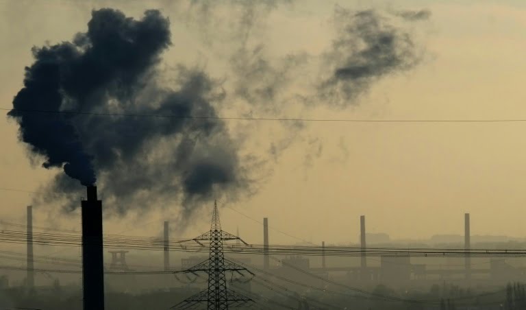Humo_negro El horizonte 2030 plantea un reequilibrio productivo y ambiental para reducir emisiones tóxicas