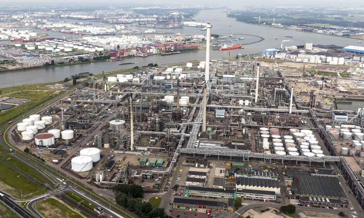 Shell convierte su refinería emblemática de Róterdam a biocombustible