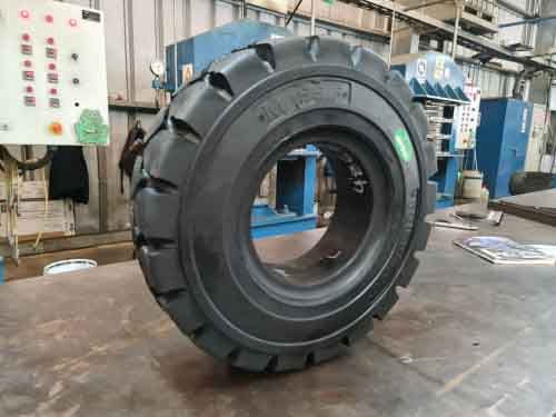 Laboratorio chileno crea la primera tecnología en el mundo que convierte residuos en neumáticos