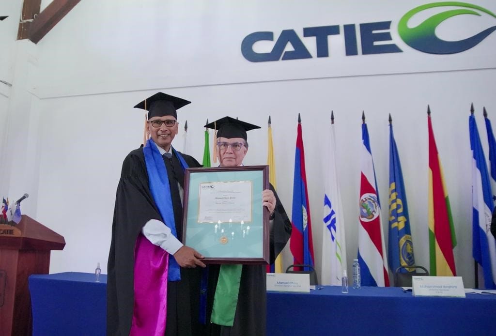 Director General del IICA, Manuel Otero, recibe Doctorado Honoris Causa del Centro Agronómico Tropical de Investigación y Enseñanza (CATIE) - 1
