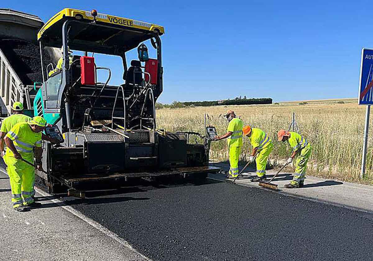 España prueba en carreteras asfalto sustentable fabricado con deshechos de la industria olivícola