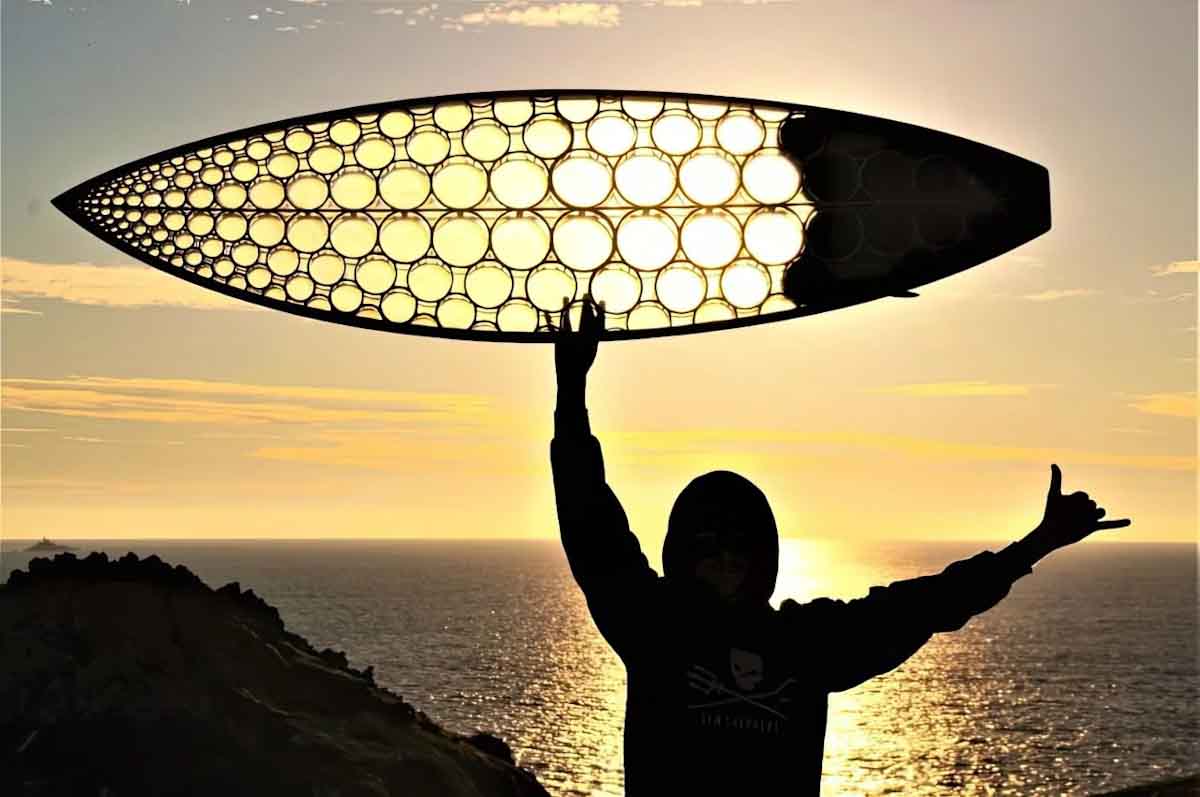 En francia crearon una tabla de surf impresa en 3D basada en algas y resultó más resistente que las convencionales de espuma poliuretánica En francia crearon una tabla de surf impresa en 3D basada en algas y resultó más resistente que las convencionales de espuma poliuretánica