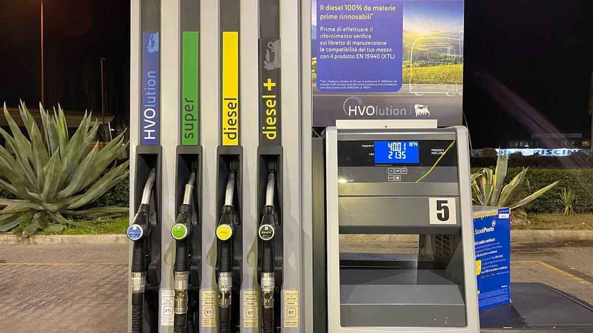 La petrolera controlada por el estado italiano avanza en sus planes para convertir las refinerías de petróleo en biorrefinerías