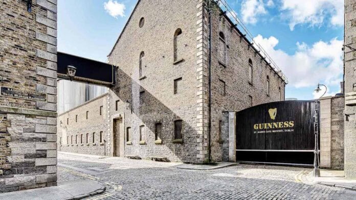 100 millones de euros para descarbonizar la producción de la cerveza negra más famosa del mundo 100 millones de euros para descarbonizar la producción de la cerveza negra más famosa del mundo