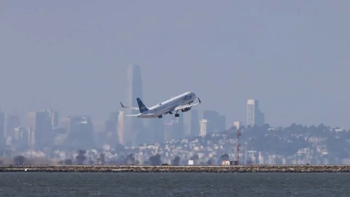 La sostenibilidad despega en el aeropuerto JFK de la ciudad de New York https://www.bioeconomia.info/2024/06/27/luego-de-inaugurar-su-biorrefineria-modelo-lanzajet-recibio-un-fuerte-respaldo-financiero-para-continuar-desplegando-su-tecnologia-de-conversion-de-alcohol-a-biojet/