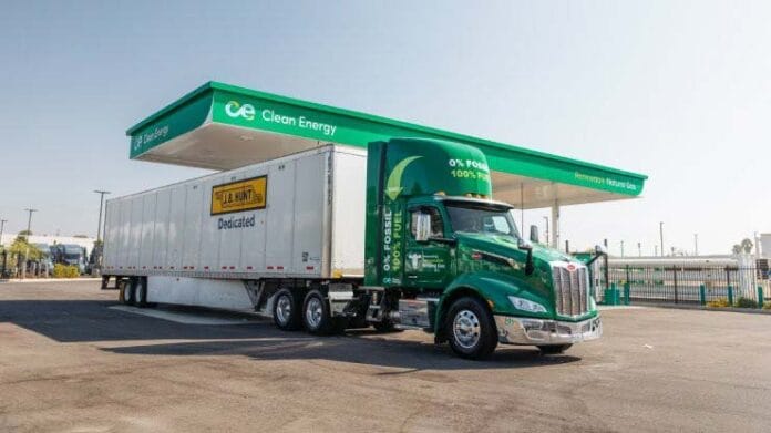 El gas natural renovable impulsa la descarbonización del transporte de cargas en las rutas de California
