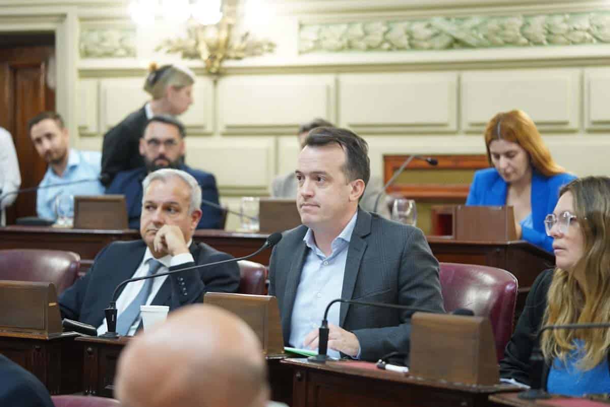 Santa Fe quiere volar alto un proyecto para transformar la Refinería San Lorenzo en una planta de biocombustibles para la aviación-Blanco