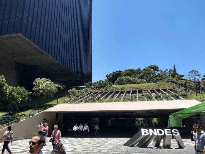 El poder de una señal cómo un banco público de Sudamérica lidera el financiamiento para energía renovable en el mundo El poder de una señal: cómo un banco público de Sudamérica lidera el financiamiento para energía renovable en el mundo