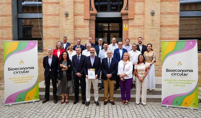 Andalucía estrena su clúster de bioeconomía agroindustrial Representantes del nuevo clúster de bioeconomía circular agroalimentaria de Andalucía