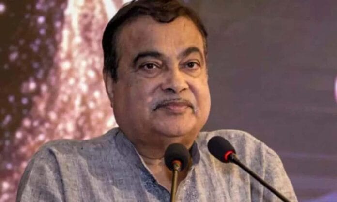 Ministro de Transporte defendiendo durante un foro empresarial el E20 en India