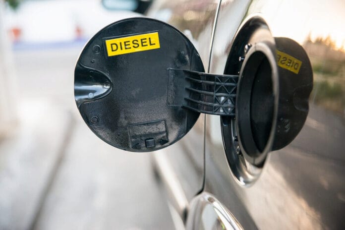 Tras el éxito del etanol en las naftas, India va por el diésel con nuevo biocombustible Biocombustibles en India: el gobierno busca incorporar una nueva mezcla en el diésel