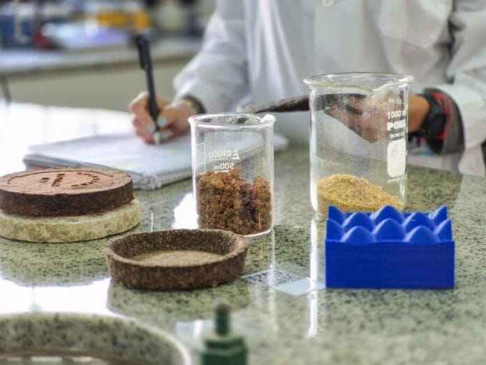 El INTI relanza su workshop sobre diseño de productos biobasados con una propuesta aún más técnica y aplicada Participante en laboratorio del INTI elaborando un producto biobasado durante el curso 2025