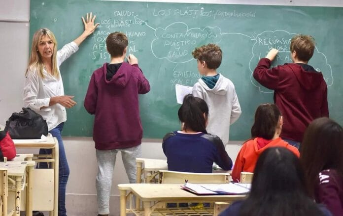 Estudiantes participando del Hackathon de Sustentabilidad de Mastellone Hnos.