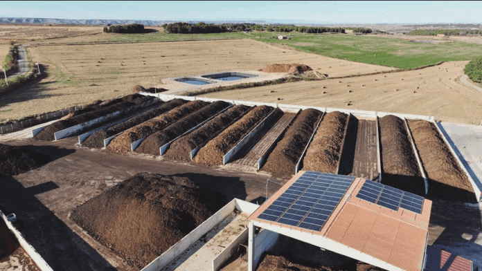 Biohub Km0: donde los purines se convierten en futuro Vista aérea del Biohub Km0 de Alcarràs con planta de compost y biogás