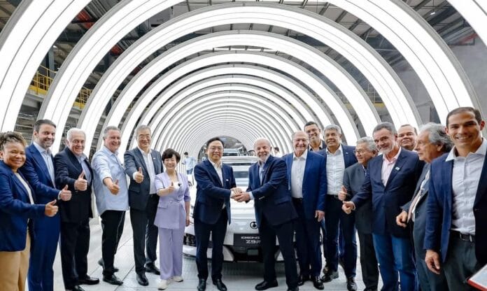 El mayor fabricante global de autos eléctricos desembarca en Brasil y deja un mensaje sobre la movilidad del futuro El presidente Luiz Inácio Lula da Silva durante la inauguración de la planta de BYD en Camaçarí, Bahía, un proyecto que marca el desembarco del mayor fabricante global de autos eléctricos en Brasil dejando un claro mensaje hacía donde va la movilidad sustentable en la región.