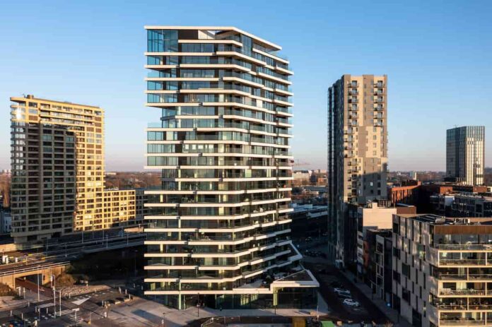 De los rascacielos de madera a las fábricas inteligentes Argentina mira al norte de Europa Vista de la Torre Haut, un símbolo de la construcción en madera.