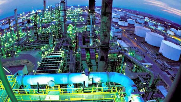 Refinería de Eni será reconvertida para producir biocombustibles HVO y SAF