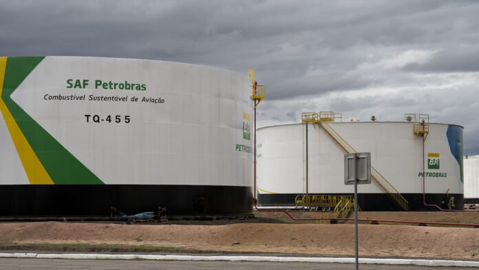 El primer SAF a partir de aceite de soja del mundo con sello de bajo riesgo iLUC nació en una refinería de Río de Janeiro.