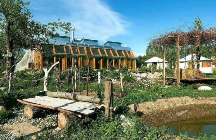 la UTN lanza la primera diplomatura universitaria Earthship en español onstrucción sustentable Earthship vivienda autosuficiente materiales reciclados en El Bolson