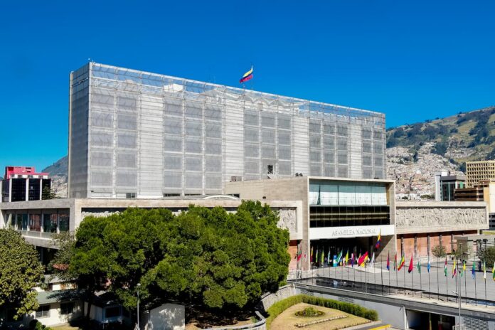 Ecuador avanza con proyecto de ley que busca convertir su biodiversidad en industria Asamblea Nacional ley de bioeconomía en Ecuador