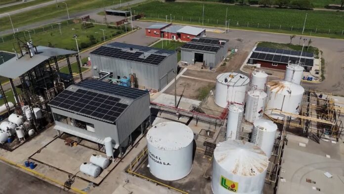 la primera venta al exterior de una pyme santafesina de biodiésel Primera exportación de oleínas y ácidos grasos vegetales de Doble L Bioenergías desde Sa Pereira, Santa Fe, hacia Chile
