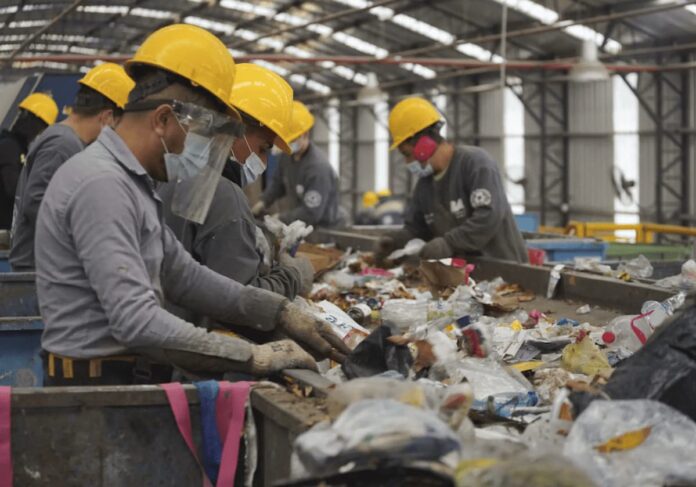 Una segunda vida después de la fábrica: la provincia de Buenos Aires ordena el camino de los residuos industriales Residuos industriales en Buenos Aires: nuevo régimen para su valorización