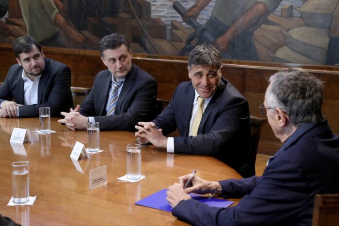 El Ministerio de Salud y La Serenísima firman un acuerdo para reducir grasas y azúcares en lácteos El Ministerio de Salud y La Serenísima firman un acuerdo para reducir grasas y azúcares en lácteos