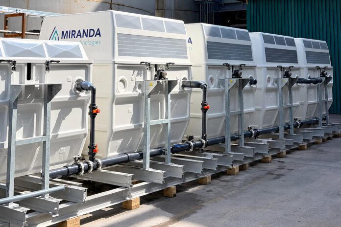 Sistema de tratamiento biológico de efluentes industriales instalado en la biorrefinería de maíz de Kawartha Ethanol que produce etanol y otros coproductos en Ontario, Canadá.